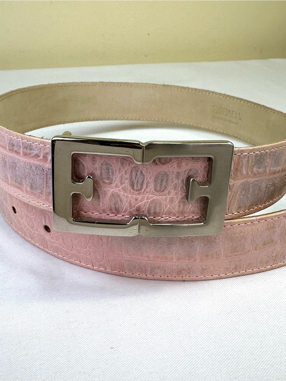 Escada Pink Croc Embossed Leather belt silvertone logo Italy 26-28” holes - Picture 3 of 9